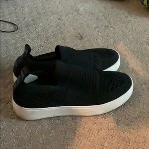 Gently used Steve Madden slip on sneakers!! ▪️▪️